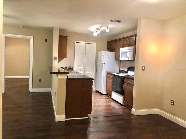 Foto del edificio - 5451 Vineland Rd