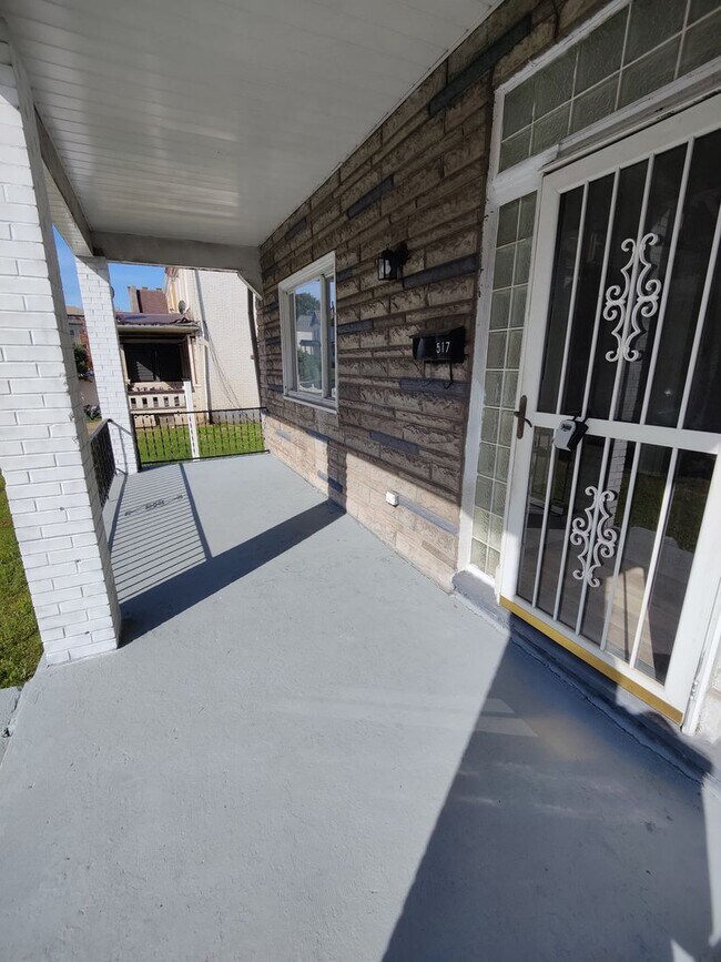 Foto del edificio - *Beautifully Updated & Spacious 6BD/1.5BA ...