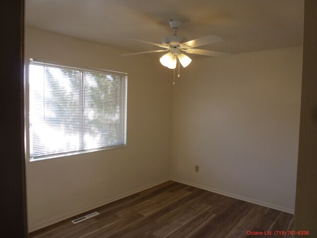 1st Upstairs Bedroom - 5260 Villa Cir