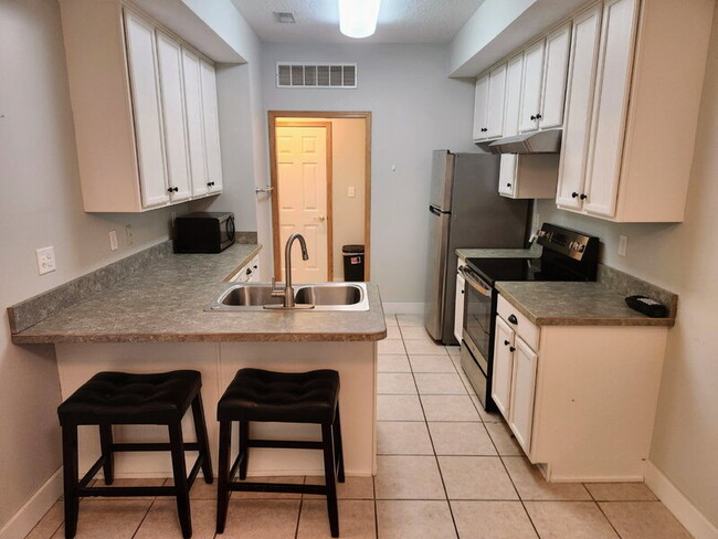 Building Photo - 2008 NW Ashton Ln