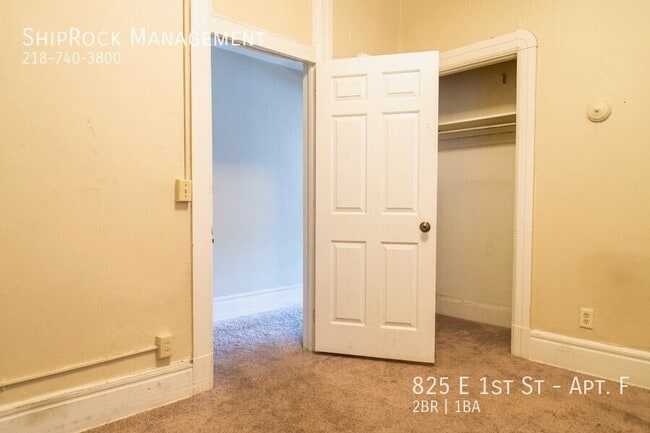 Building Photo - 825 E 1st St