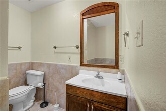 Building Photo - 8565 Ridgepoint Dr