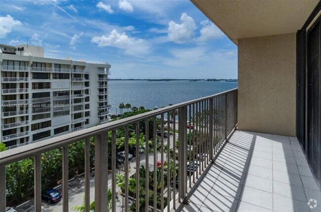 Building Photo - 1450 Brickell Bay Dr