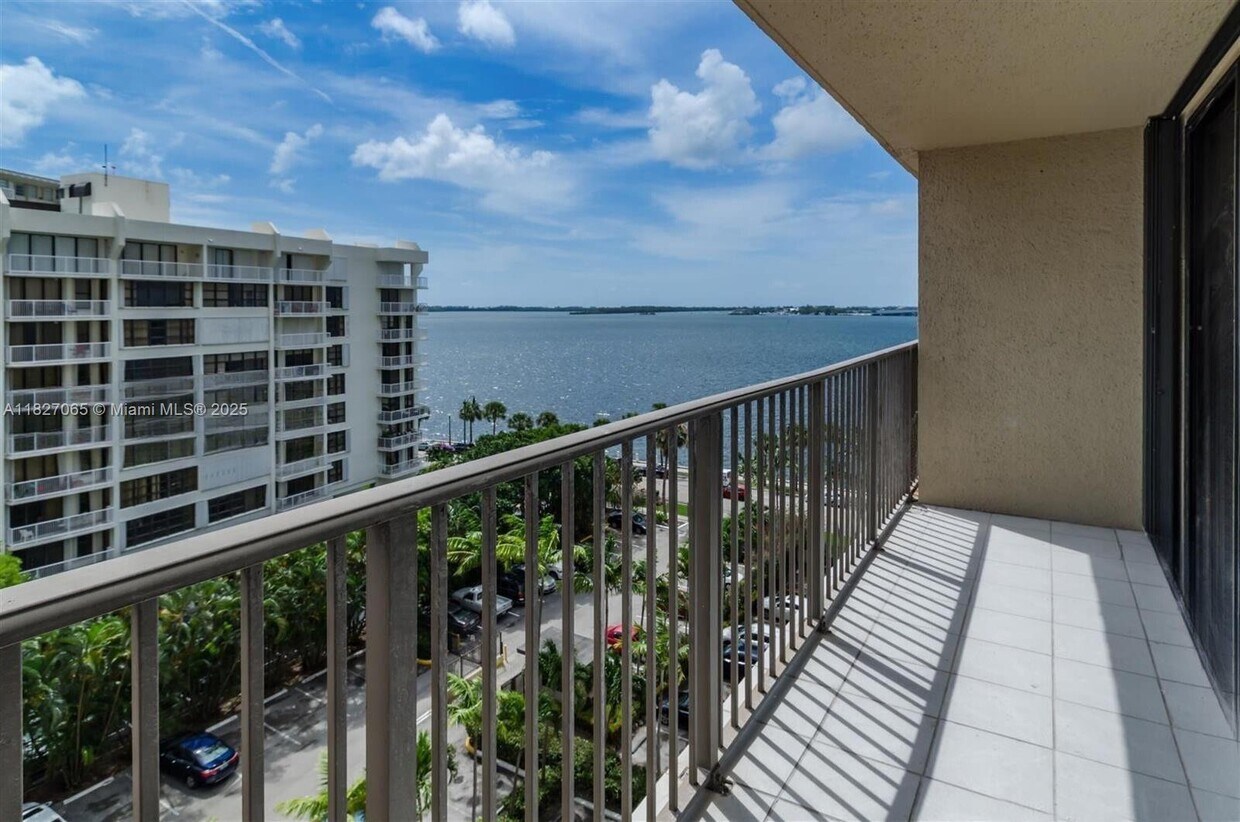 Primary Photo - 1450 Brickell Bay Dr