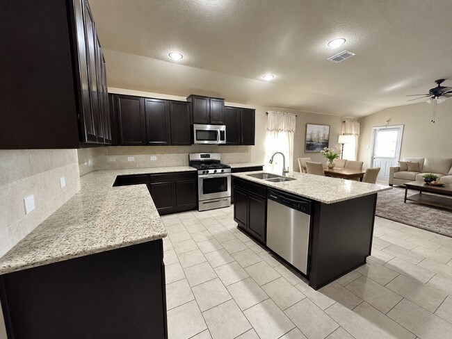 Building Photo - Lovely One-Story Home with Open Floor Plan & Amazing Amenities