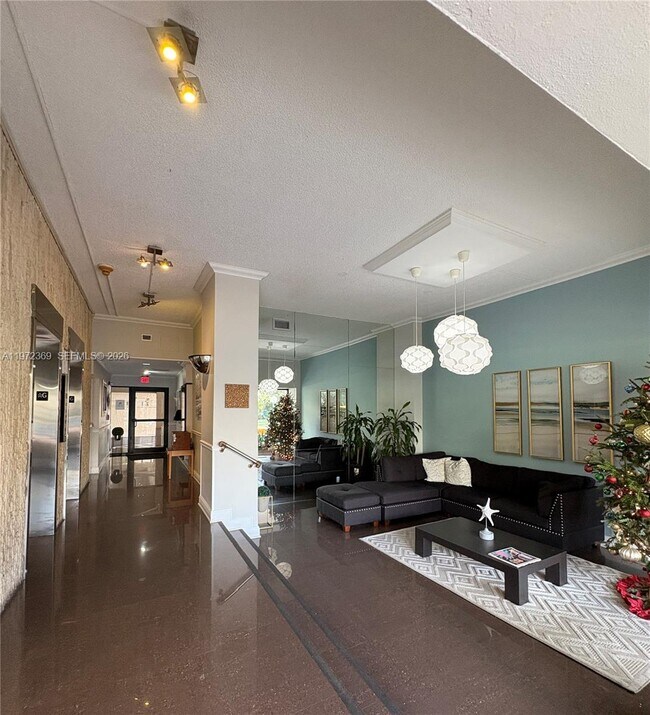 Foto del edificio - 2500 NE 135th St