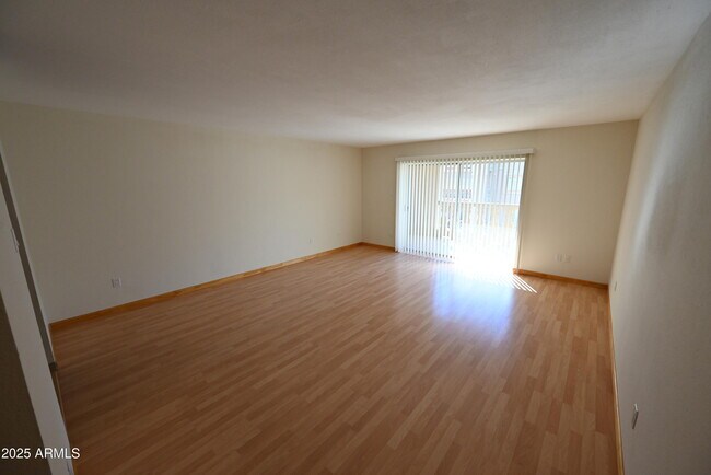 Foto del edificio - 7870 E Camelback Rd