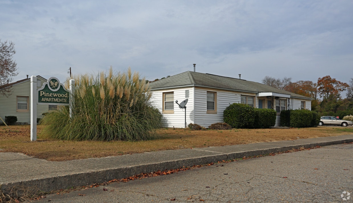Primary Photo - Pinewood Apartments