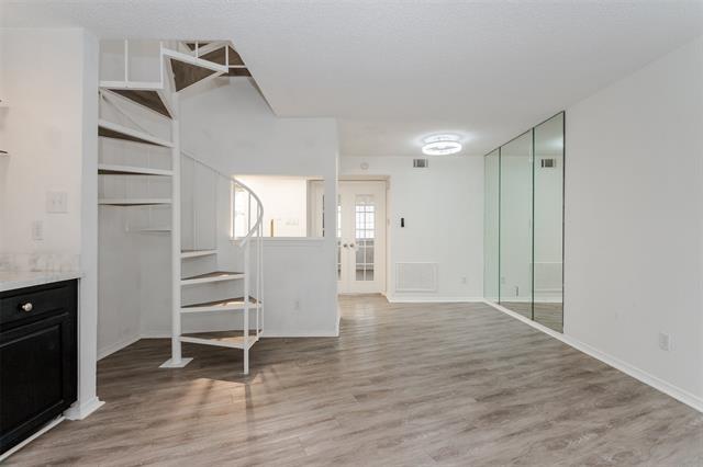 Foto del edificio - 5590 Spring Valley Rd