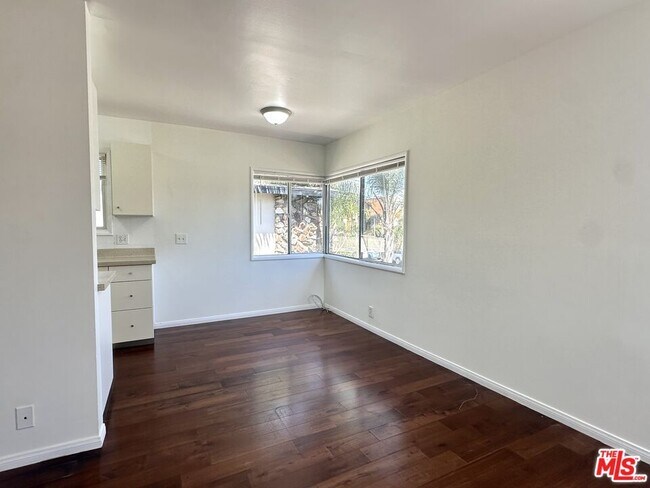 Foto del edificio - 917 N Cedar St