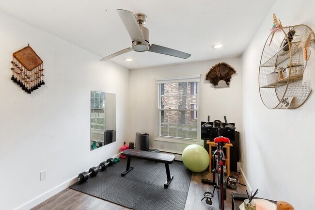 Foto del edificio - 4624 Cedar Lake Rd S