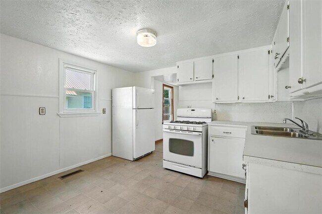 Foto del edificio - A must see 3 bedroom 2 bath in El Reno!