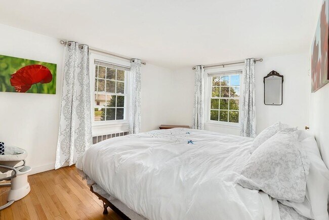 Building Photo - 842 Old Connecticut Path