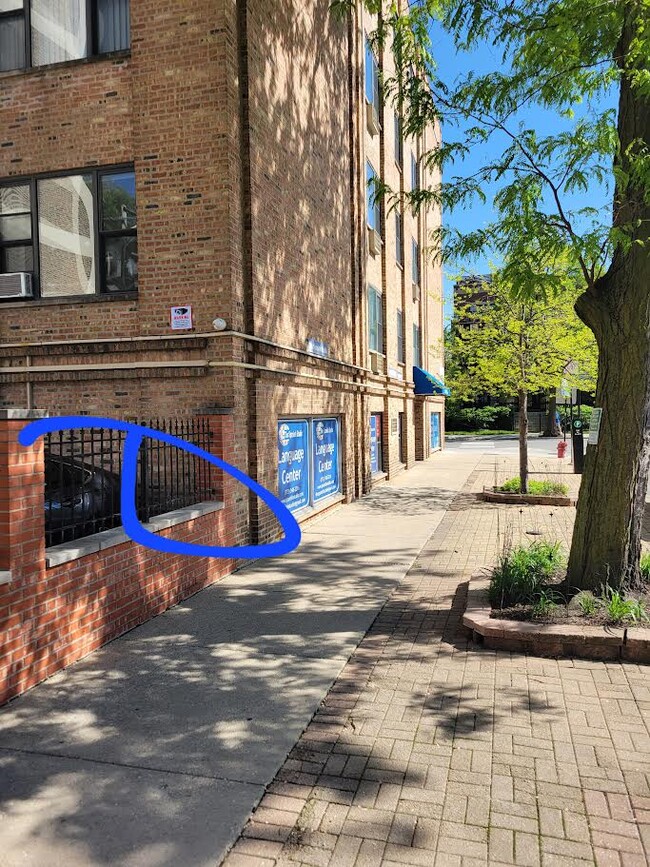 Foto del edificio - 715 W Diversey Pky