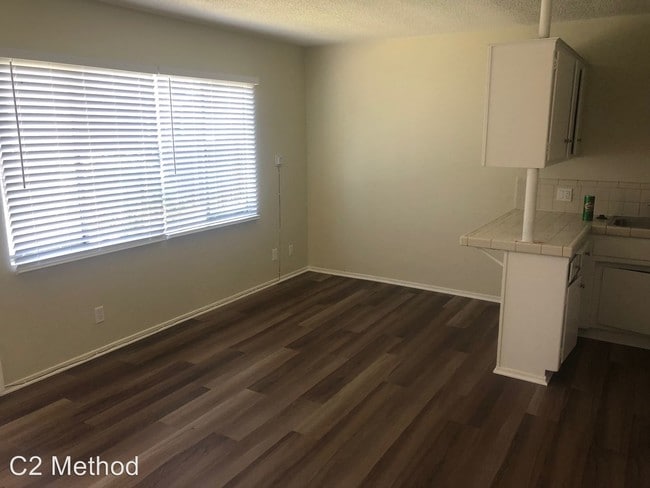 Building Photo - 1336 E Hellman St