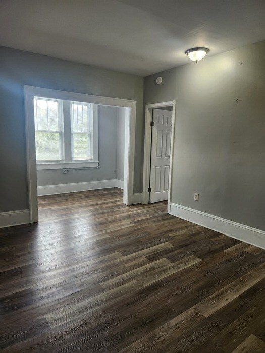 Foto del edificio - Spacious Upstairs Duplex With Private Entry