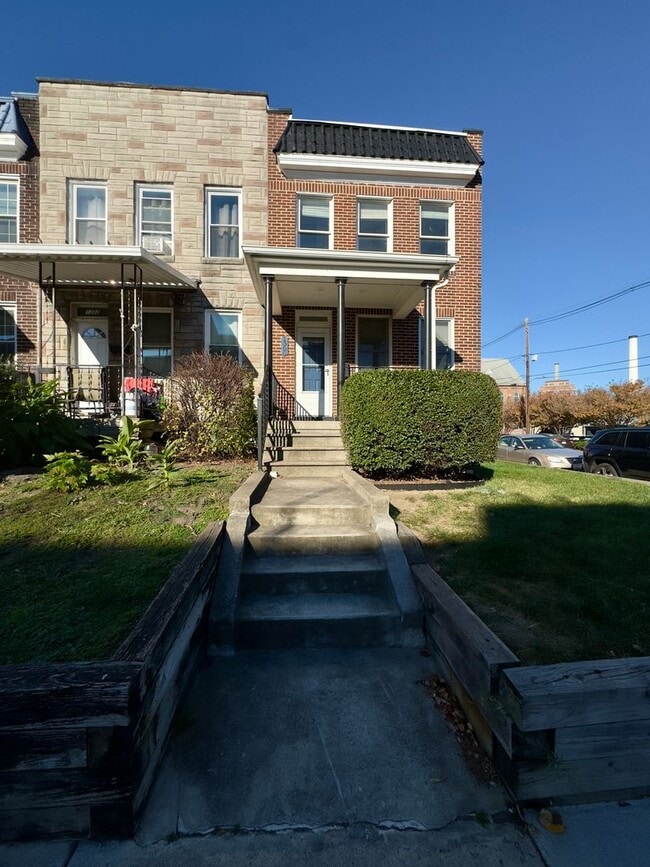 Building Photo - 1300 Haubert St