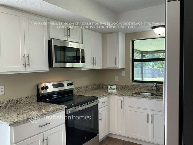 Foto del edificio - 15642 Bear Creek Dr