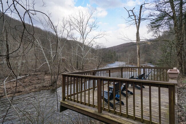 Foto del edificio - 72 Faulkner Rd