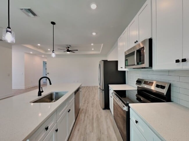 Foto del edificio - 26473 Explorer Rd