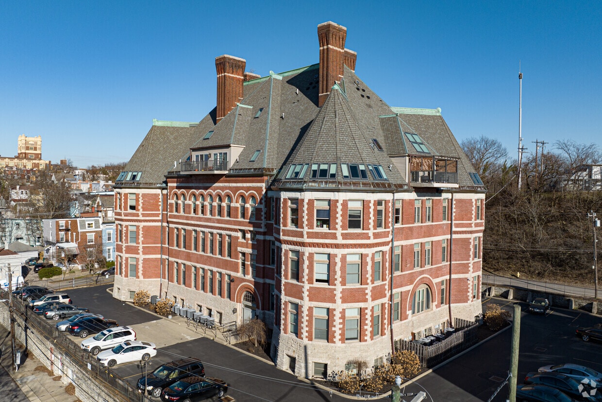 Primary Photo - Straford Condominiums