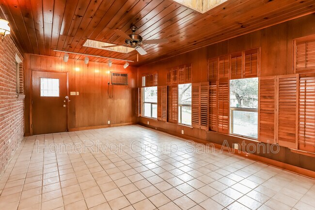 Foto del edificio - 255 W Glenview Dr