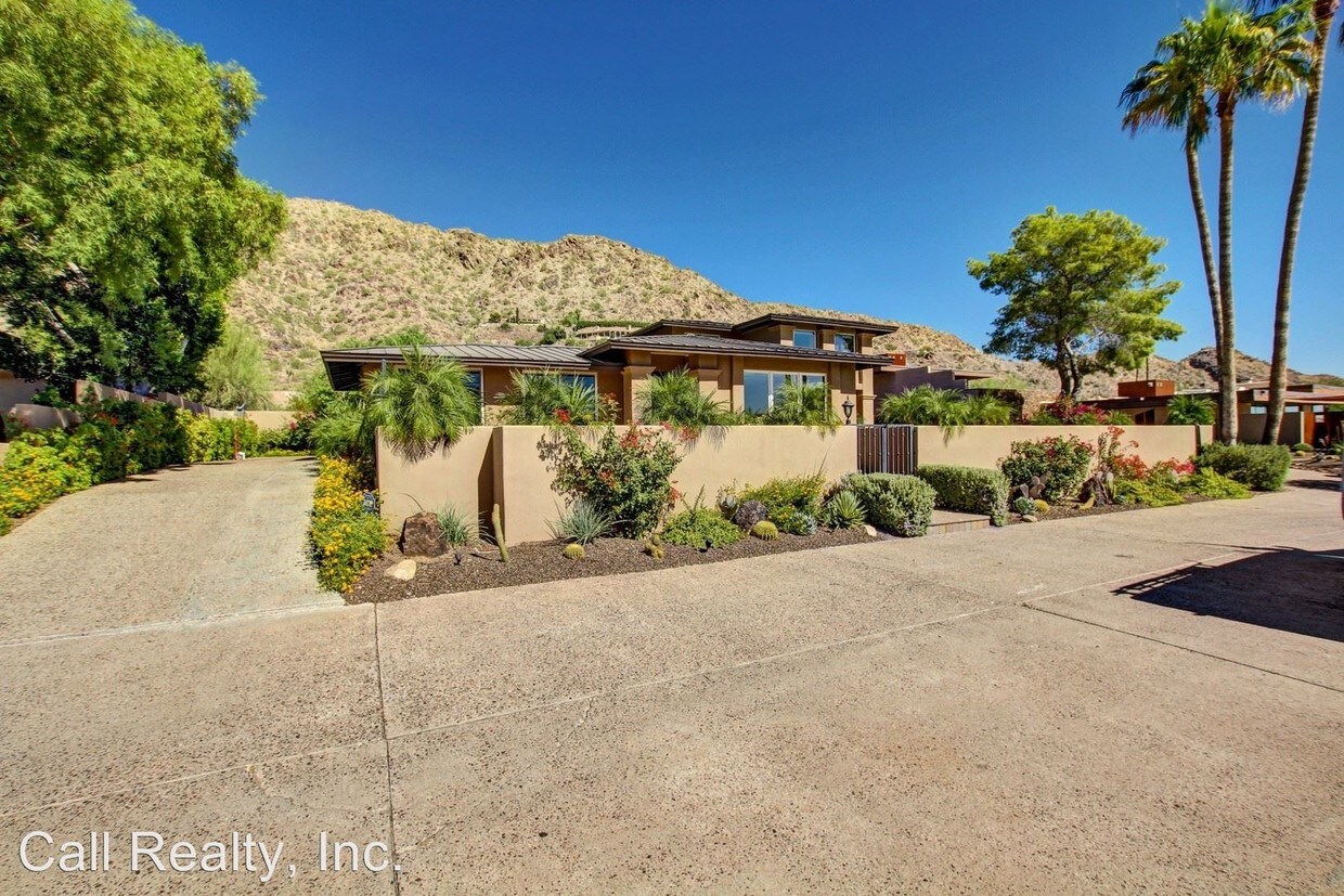 Primary Photo - 5434 E Lincoln Dr