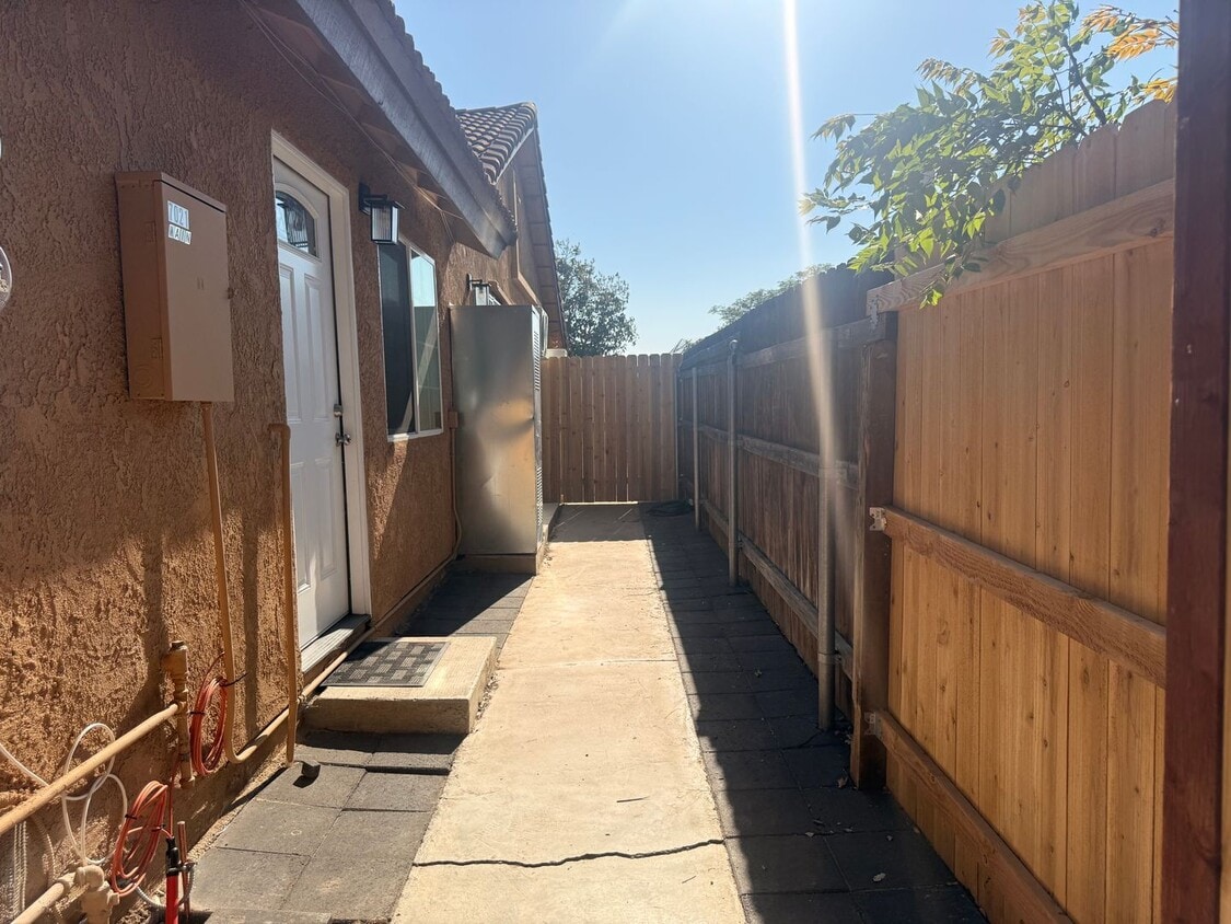 7021-7023 Rutland Street - 7021-7023 Rutland Street