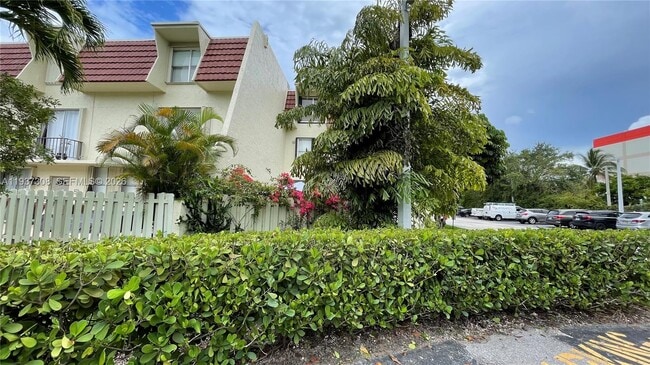 Foto del edificio - 1651 NE 115th St