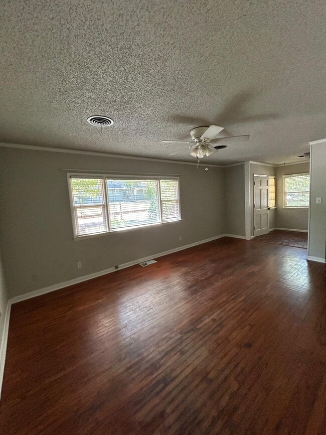 Photo - 723 S Ridge Dr House