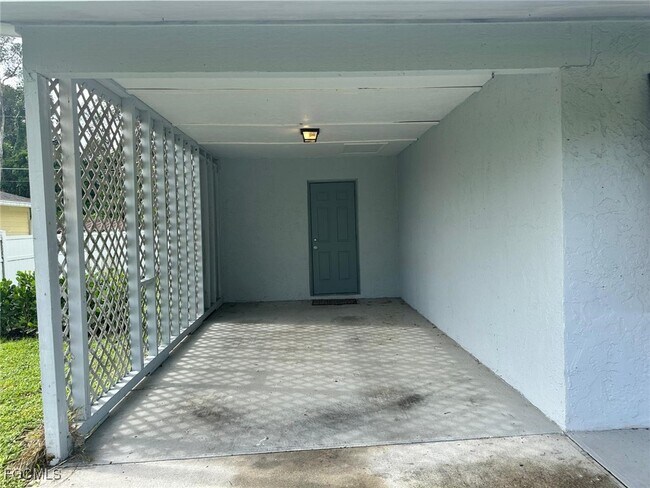 Building Photo - 9044 Pineapple Rd