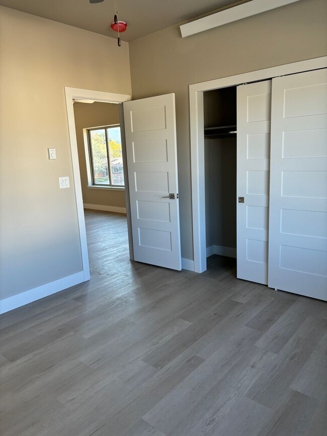 Building Photo - Open Spaced Apartment