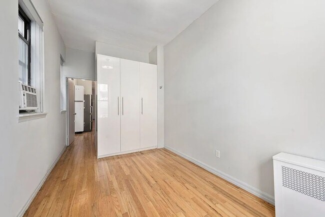 Building Photo - Newly Renovated 1Bed 1Bath
