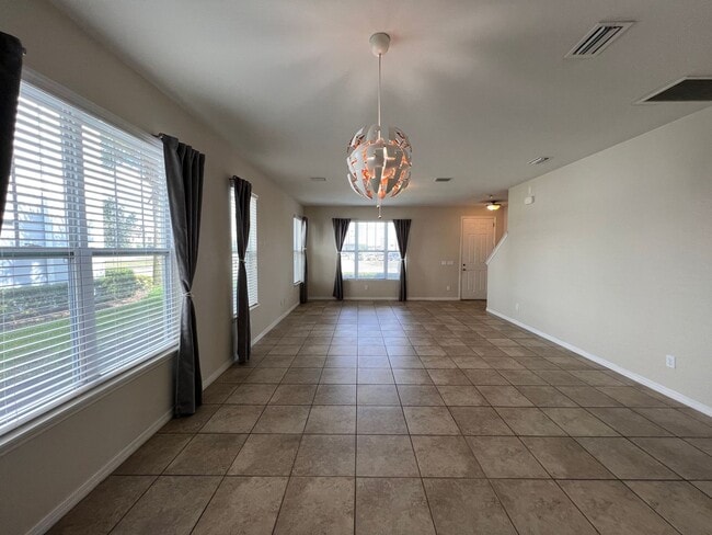Foto del edificio - Beautiful Townhouse at Windermere availabl...