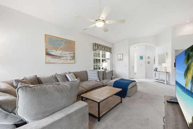 Foto del edificio - 2081 Crestview Way