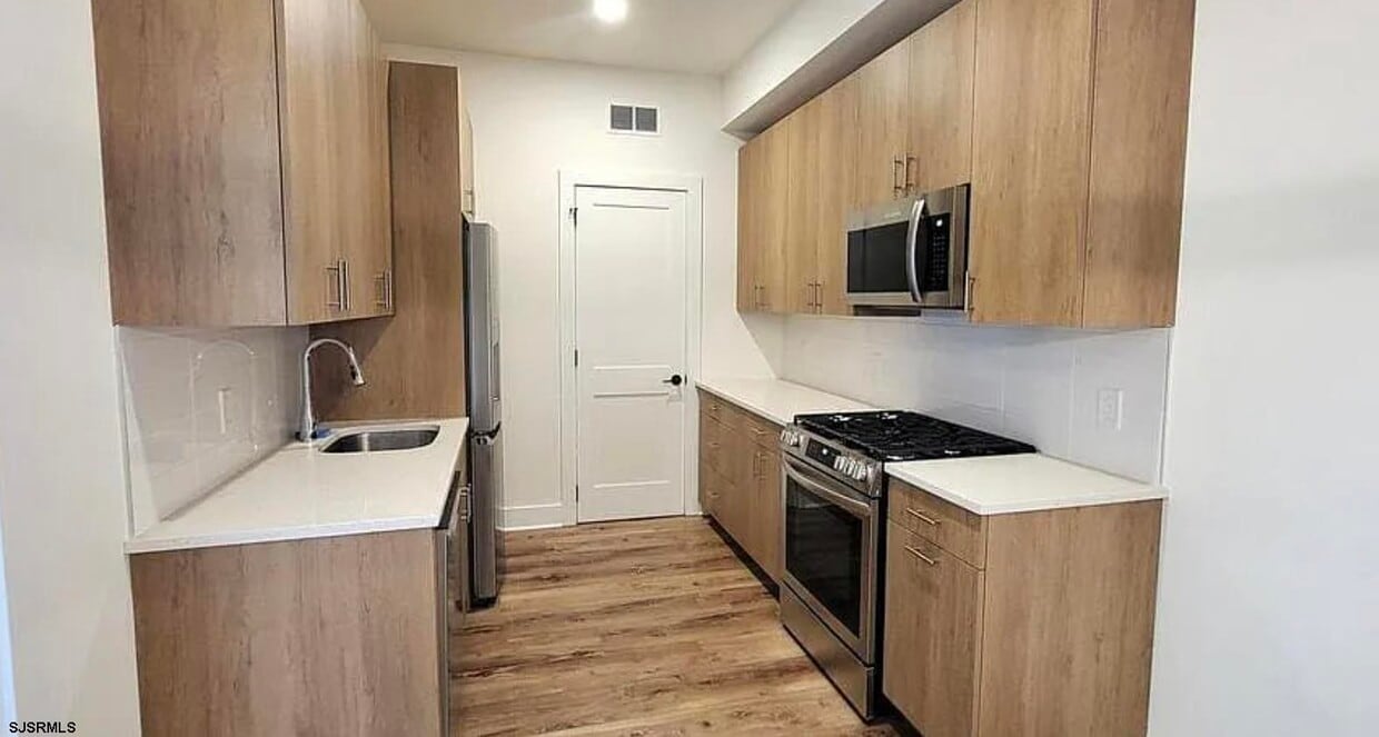 Foto principal - 124 St James Pl