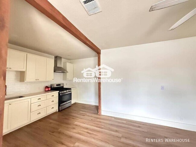 Photo - 201 Drennan St Apartment