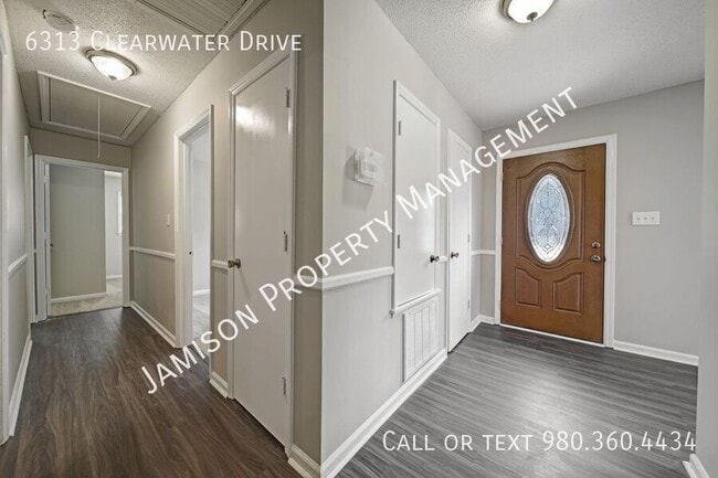 Photo - 6313 Clearwater Dr House