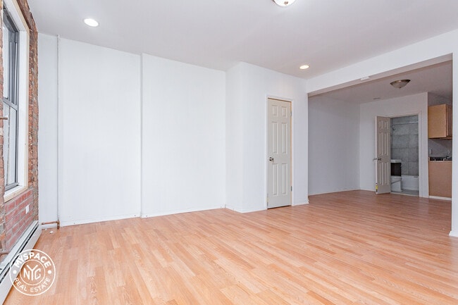 Building Photo - 487 St Johns Pl