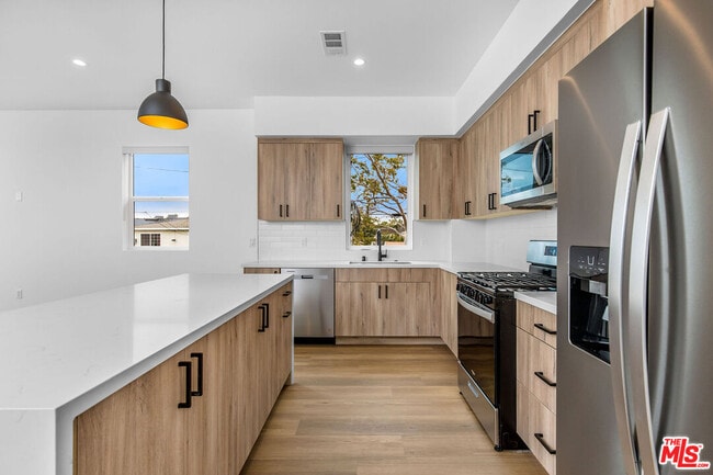 Foto del edificio - 5722 Fulcher Ave