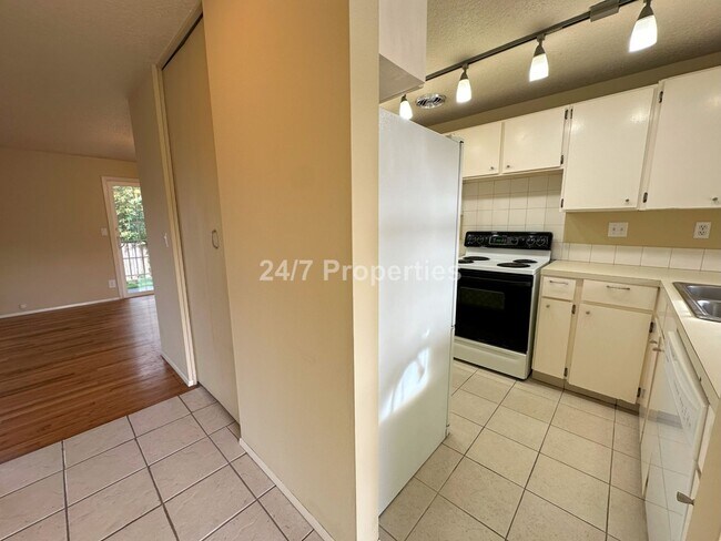 Building Photo - Beaverton Home - 3BD I 1BA + Bonus Room!