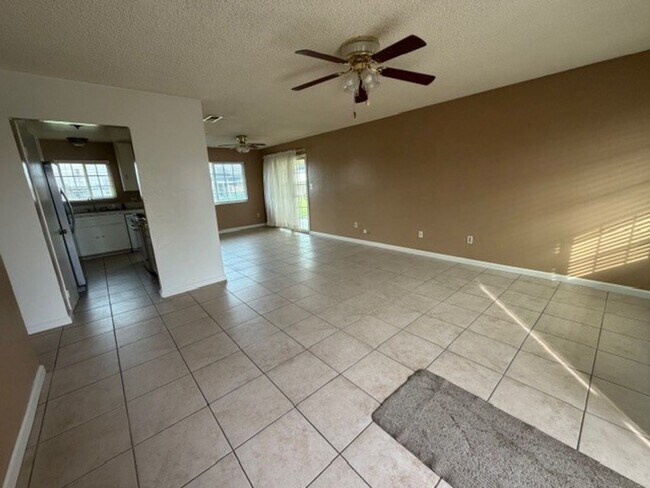 Foto del edificio - 10908 Michele Ave