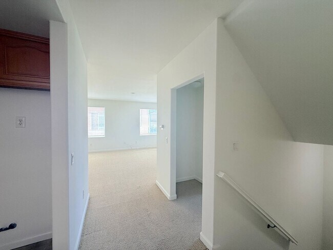 Building Photo - 2054