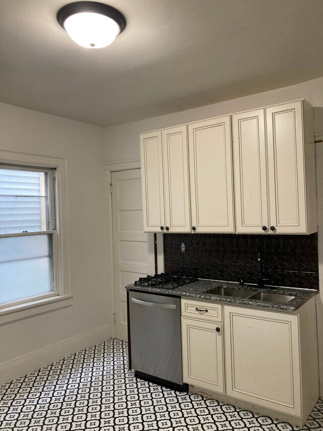 Foto del edificio - 2520 N Oakland Ave