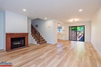 Building Photo - 2948 Moorpark Ave