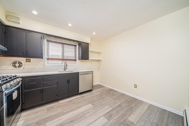 Photo - 121 Ogden Ave. House