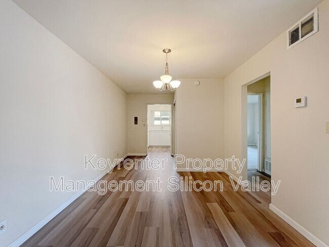 Building Photo - 362 W Olive Ave