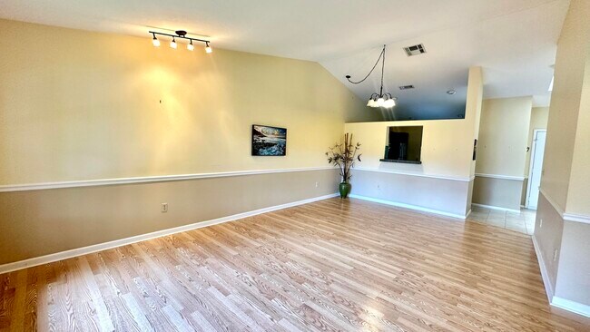 Building Photo - 12970 Dartford Trail