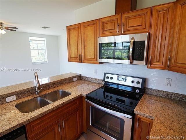 Foto del edificio - 7738 NW 5th St