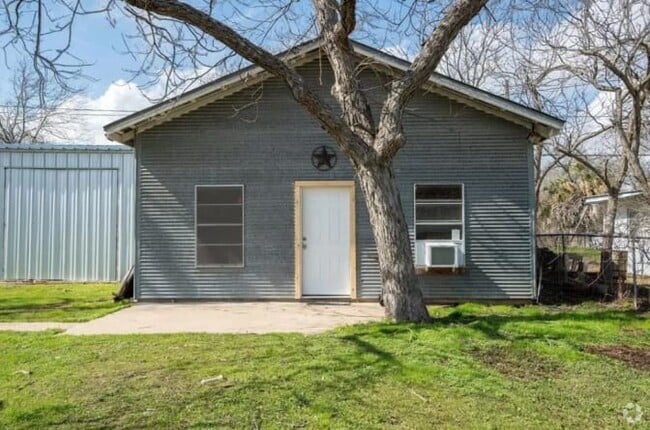 Building Photo - 305 Branch St